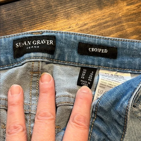 Susan Graver Cropped jeans - Picture 2 of 2